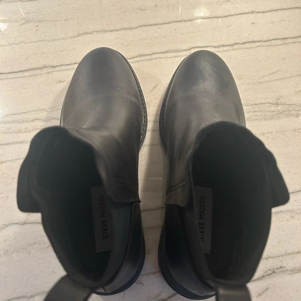 Steve Madden Black Chelsea Boots - Picture 3 of 4